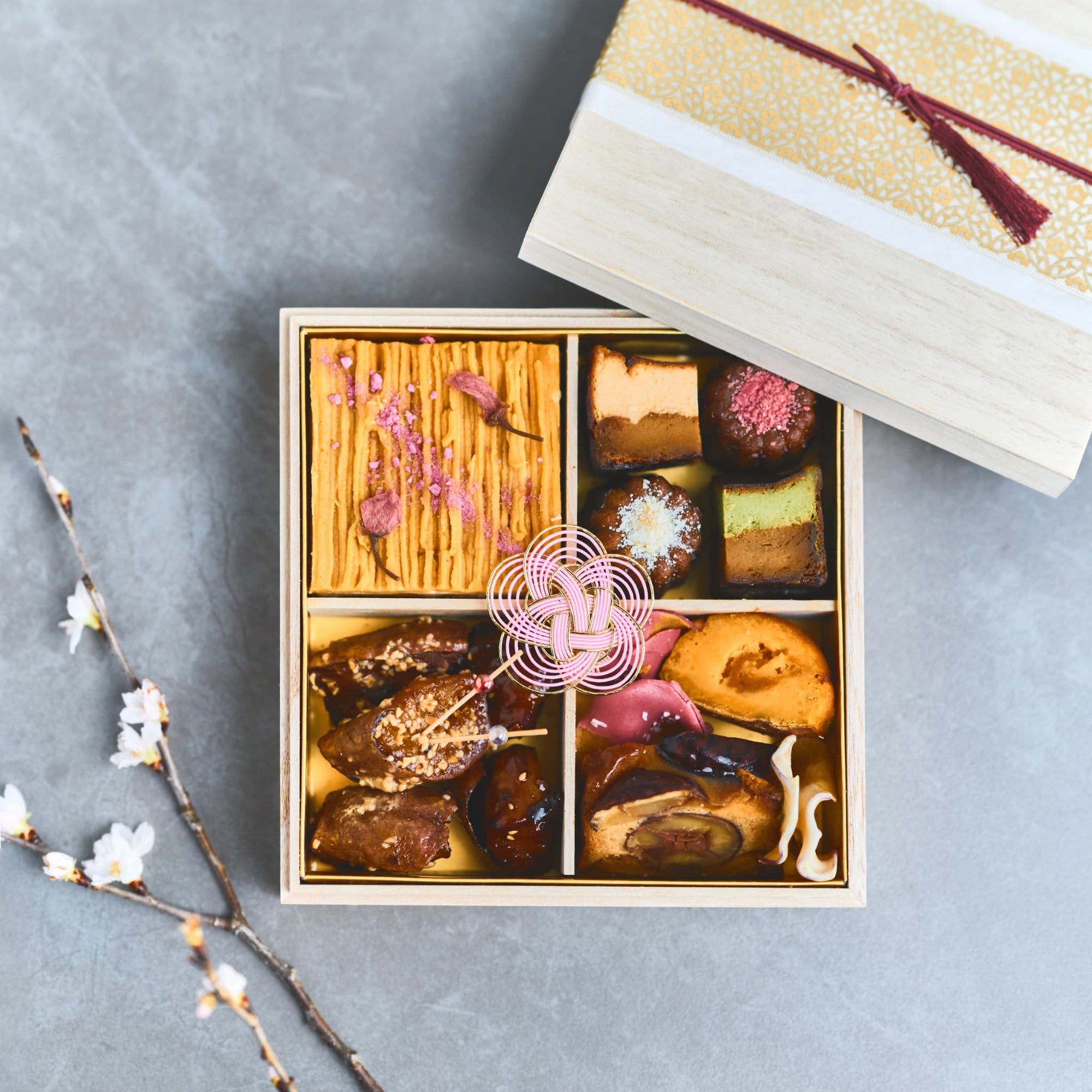 【予約受付中｜3月1日より順次発送】蜜芋尽くしのスイーツお重箱〜桜霞〜