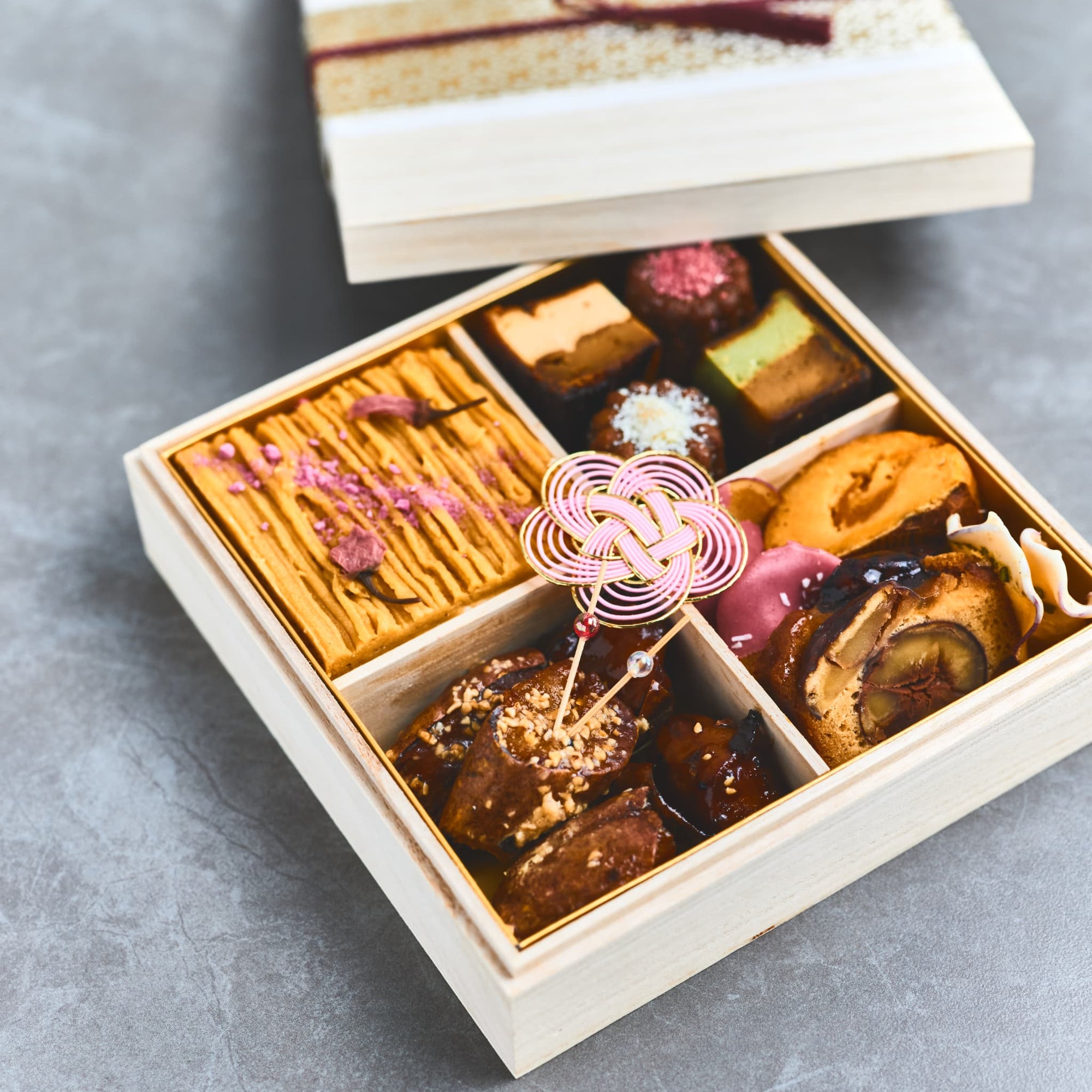 【予約受付中｜3月1日より順次発送】蜜芋尽くしのスイーツお重箱〜桜霞〜