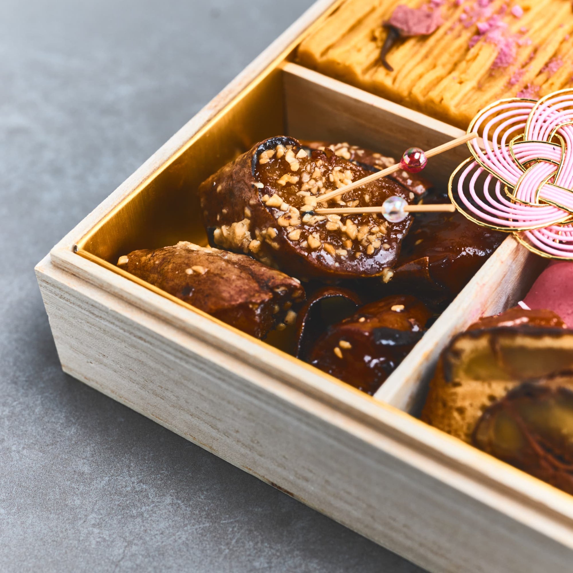 【予約受付中｜3月1日より順次発送】蜜芋尽くしのスイーツお重箱〜桜霞〜