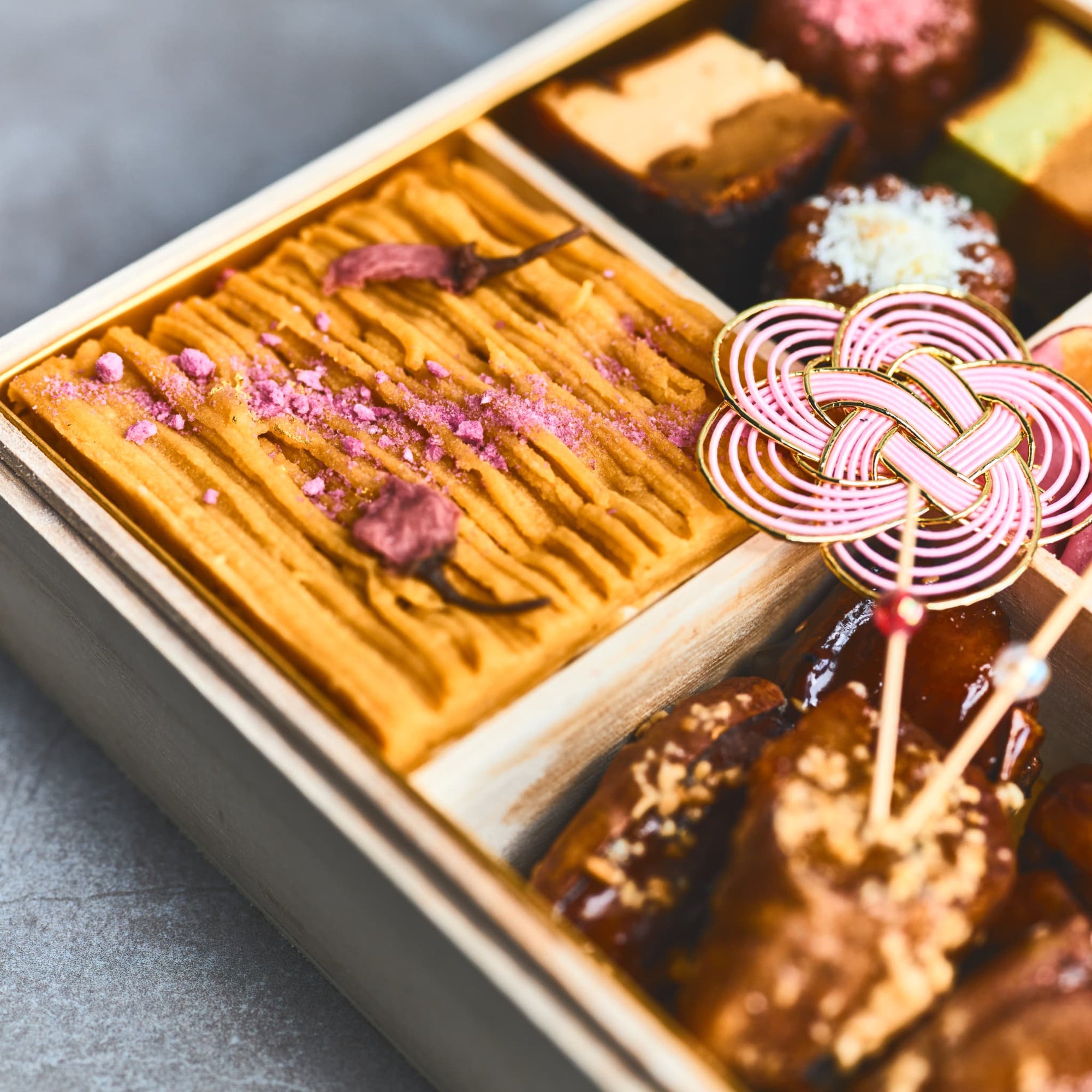 【予約受付中｜3月1日より順次発送】蜜芋尽くしのスイーツお重箱〜桜霞〜