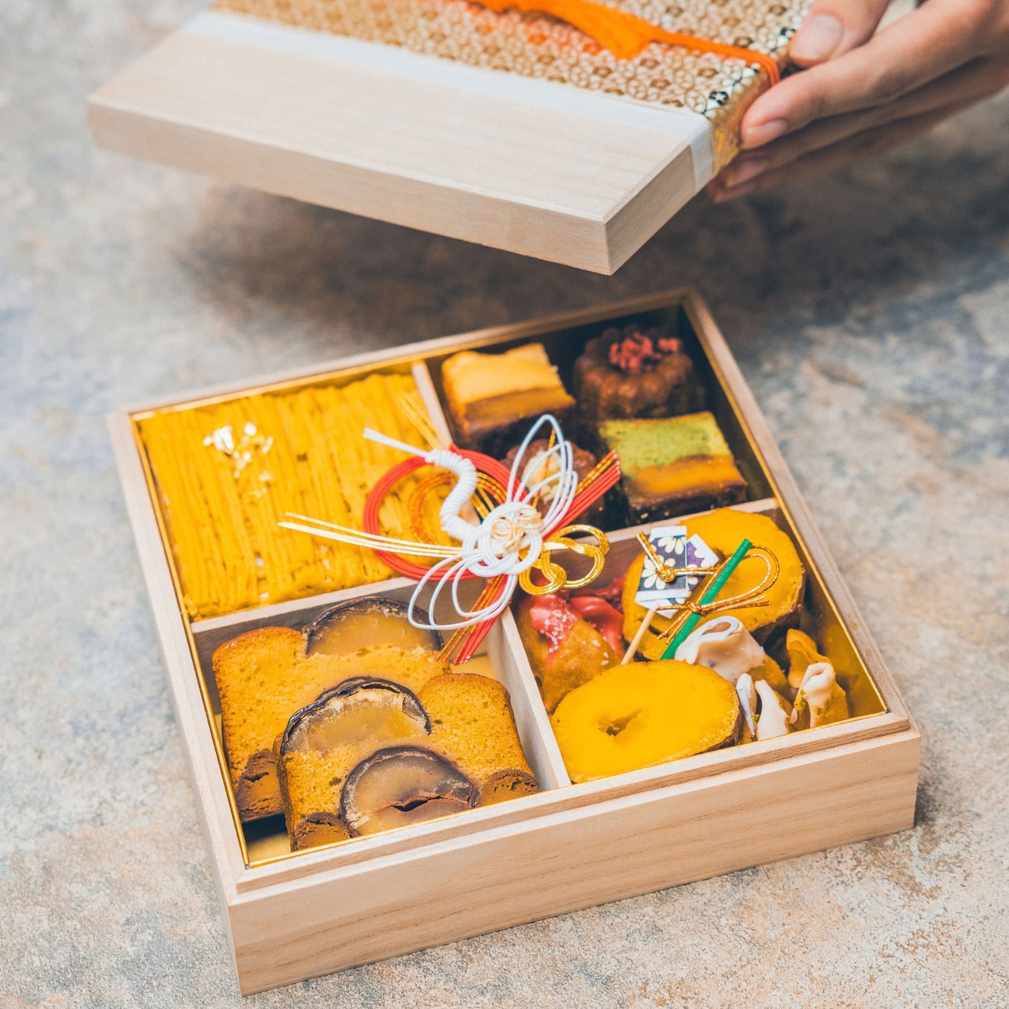 12月13日(土)10時販売開始　蜜芋尽くしのスイーツお重箱